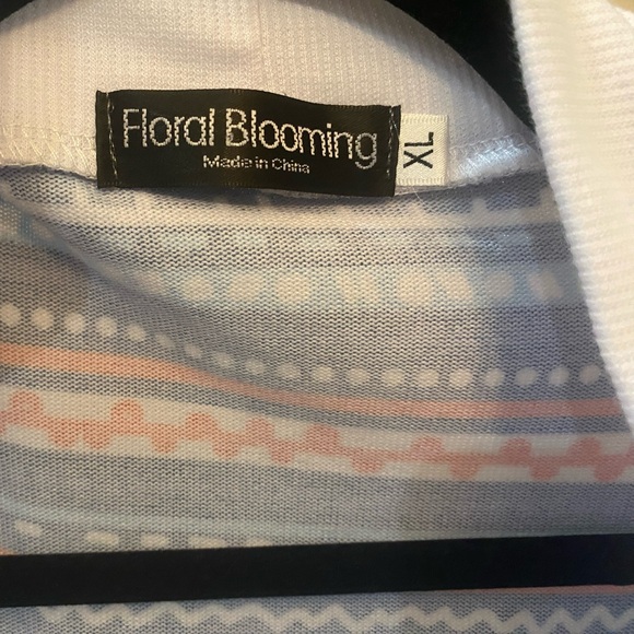 Set of 2 Floral Blooming Winter/Christmas cardigans - Picture 7 of 7